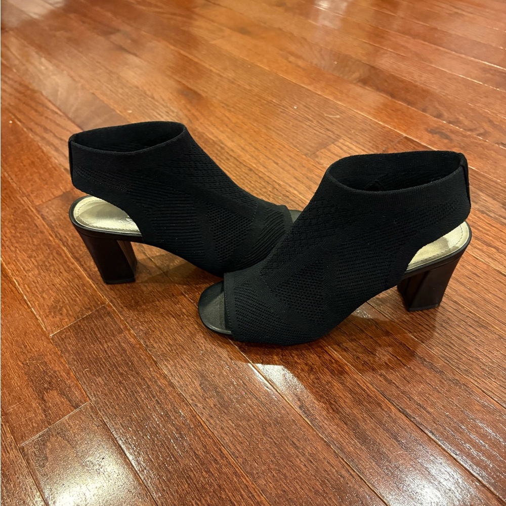 Elegant Black Women's Heeled Shoes - Picture 4 of 7
